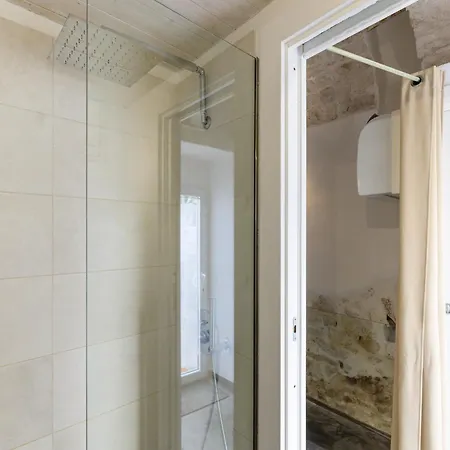 19 White Luxury With Jacuzzi By Wonderful Italy Apartment
