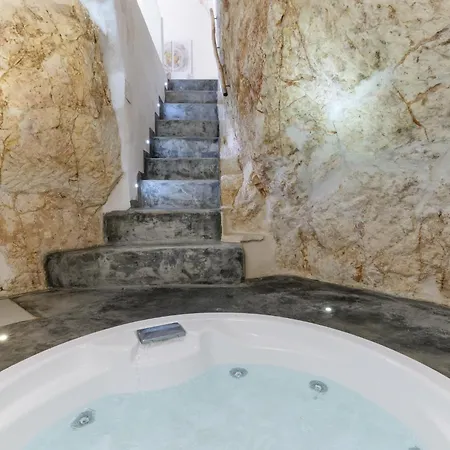 19 White Luxury With Jacuzzi By Wonderful Italy * Ostuni