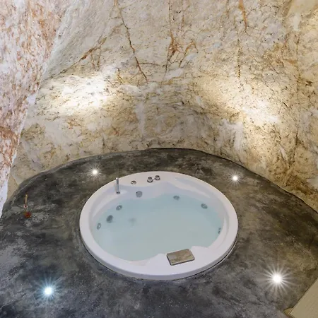 19 White Luxury With Jacuzzi By Wonderful Italy Apartment Ostuni